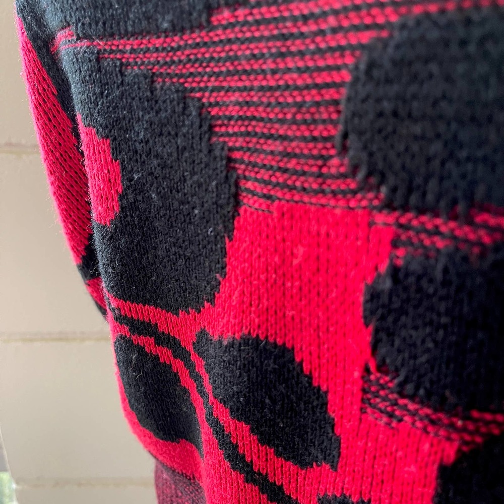 Vintage 80s Black and Red Mod Look Floral Sweater Dolman Short Sleeves Size M L - Picture 6 of 10